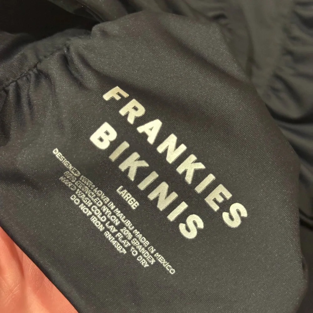 Frankies Bikinis Black Swim Top Size Large - Picture 3 of 3